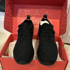 Lane-Eight NWT Trainer AD2 W Sneakers made with sustainable/recycled Material.